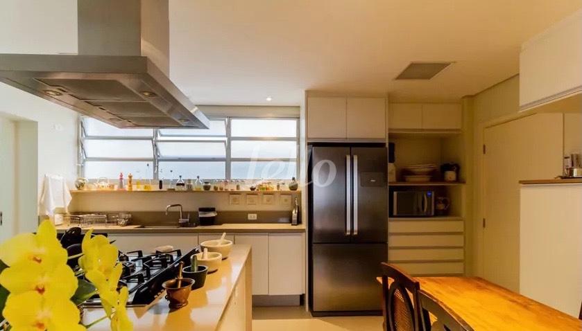 COZINHA de Apartamento à venda, Padrão com 205 m², 3 quartos e 2 vagas em Higienópolis - São Paulo
