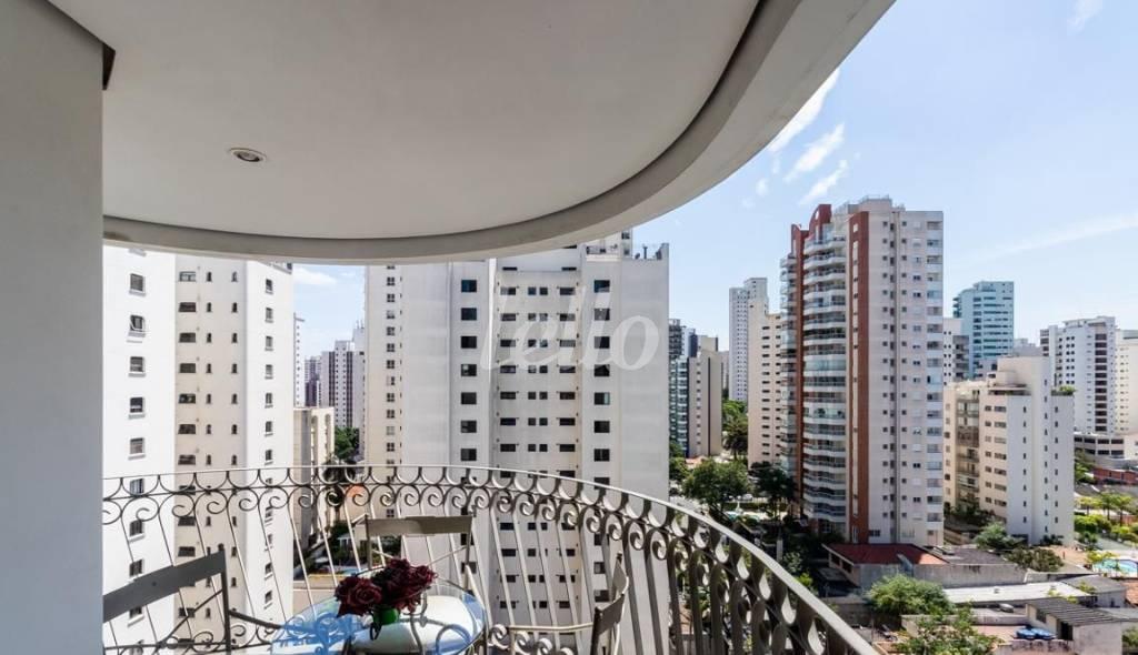 VARANDA de Apartamento para alugar, Padrão com 100 m², 3 quartos e 2 vagas em Indianópolis - São Paulo