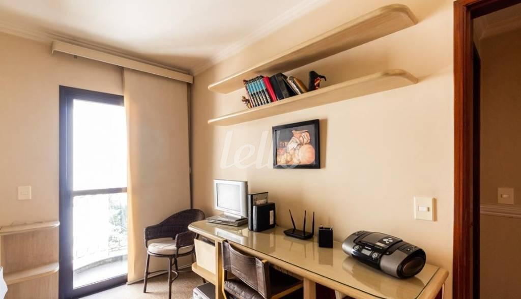 SUITE UM de Apartamento para alugar, Padrão com 100 m², 3 quartos e 2 vagas em Indianópolis - São Paulo