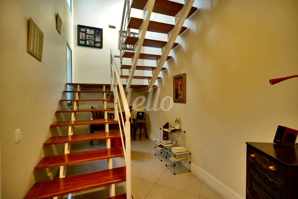 ESCADA INTERNA de Casa à venda, em condomínio - sobrado com 245 m², 4 quartos e 3 vagas em Vila Albertina - São Paulo