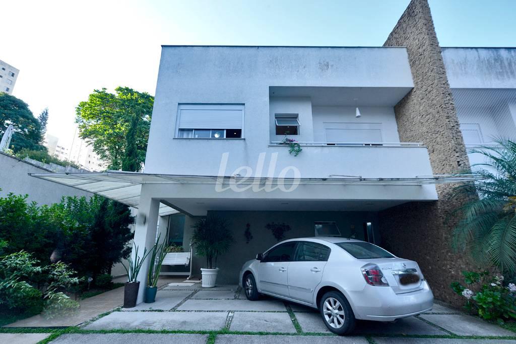 FACHADA de Casa à venda, em condomínio - sobrado com 245 m², 4 quartos e 3 vagas em Vila Albertina - São Paulo