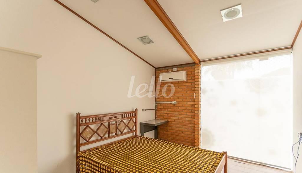 QUARTO de Casa para alugar, sobrado com 350 m², 6 quartos e 8 vagas em Perdizes - São Paulo