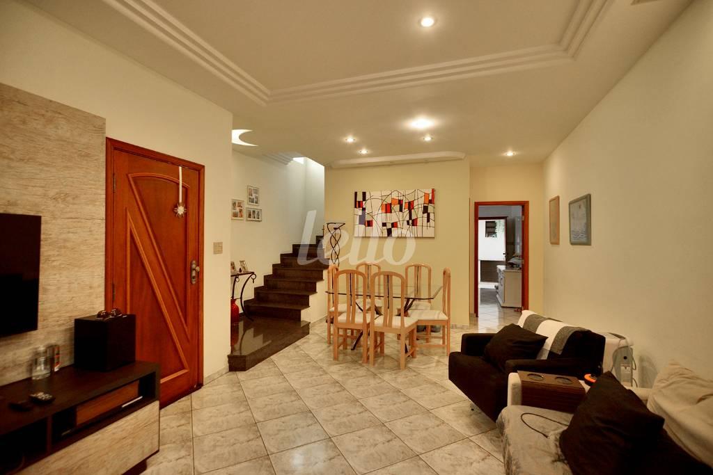 SALA DOIS AMBIENTES de Casa à venda, sobrado com 170 m², 3 quartos e 2 vagas em Vila Prudente - São Paulo