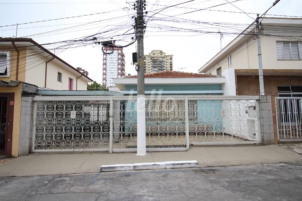 FACHADA de Casa à venda, térrea com 155 m², 3 quartos e 4 vagas em Vila Gomes Cardim - São Paulo