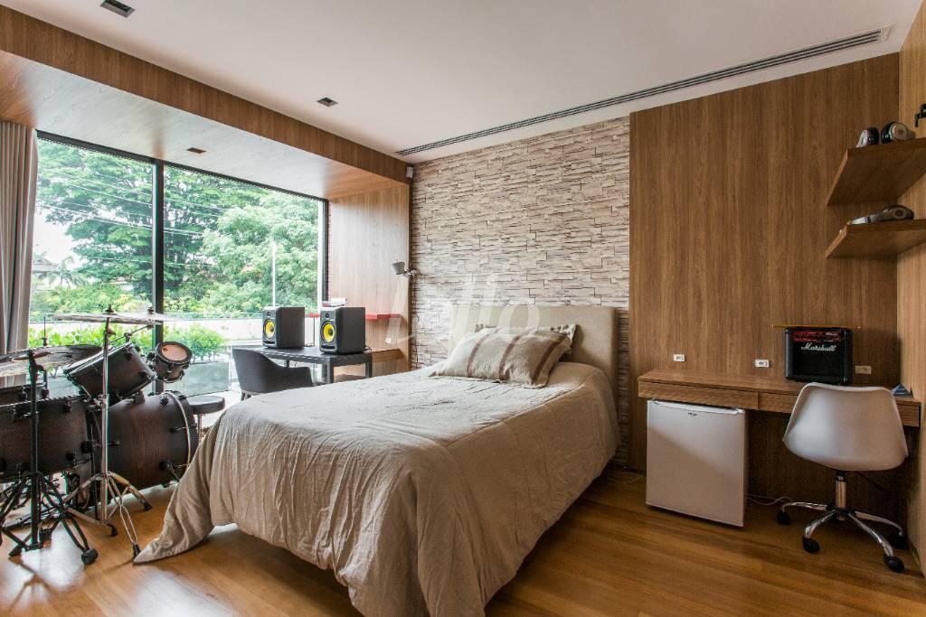 SUITE de Casa à venda, sobrado com 723 m², 3 quartos e 4 vagas em Jardim Paulista - São Paulo