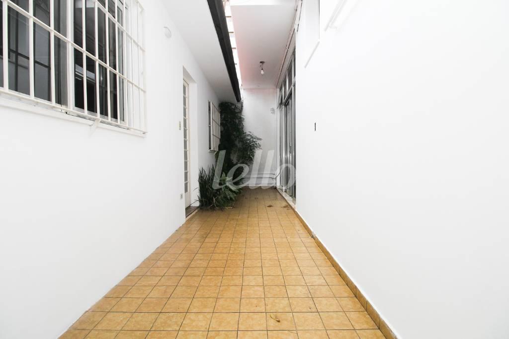 ÁREA EXTERNA de Casa à venda, sobrado com 296 m², e 2 vagas em Mirandopolis - São Paulo