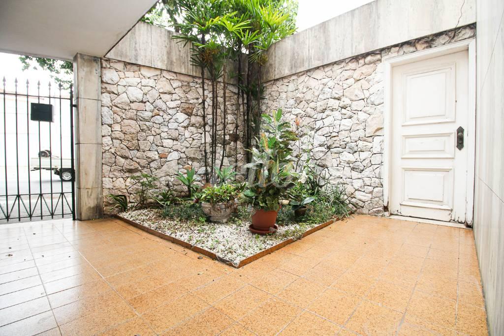 GARAGEM de Casa à venda, sobrado com 296 m², e 2 vagas em Mirandopolis - São Paulo