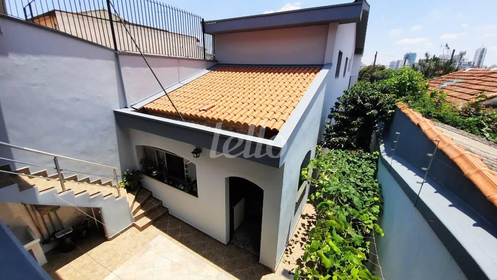 VISTA DA FACHADA DOS FUNDOS de Casa à venda, sobrado com 194 m², 5 quartos e 2 vagas em Água Rasa - São Paulo