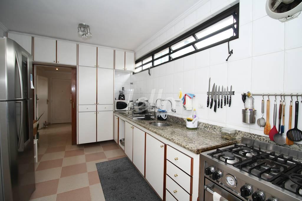 COZINHA de Apartamento à venda, Padrão com 200 m², 3 quartos e 2 vagas em Jardins - São Paulo