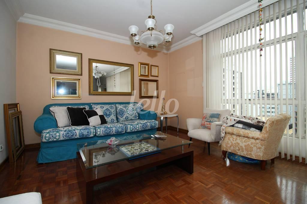 SALA de Apartamento à venda, Padrão com 200 m², 3 quartos e 2 vagas em Jardins - São Paulo