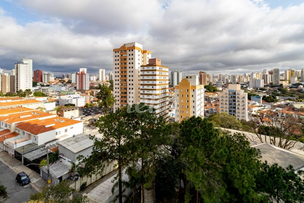 VISTA SALA de Apartamento à venda, Padrão com 71 m², 2 quartos e 1 vaga em Vila Gumercindo - São Paulo