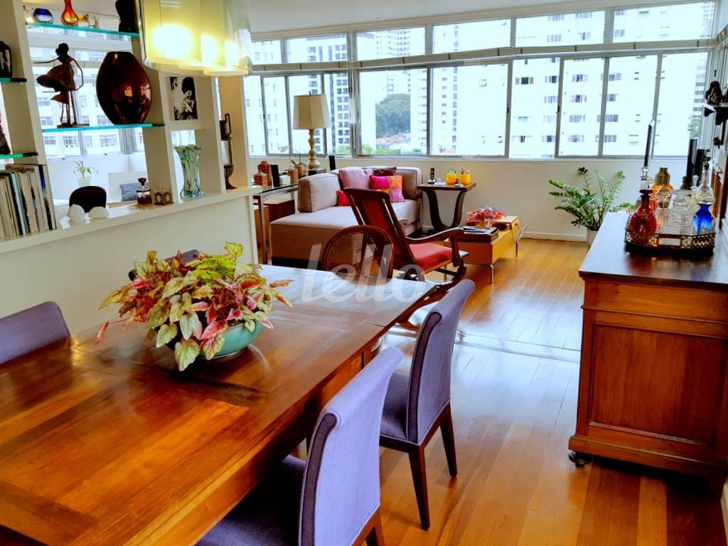 SALA de Apartamento à venda, Padrão com 95 m², 3 quartos e 2 vagas em Jardins - São Paulo