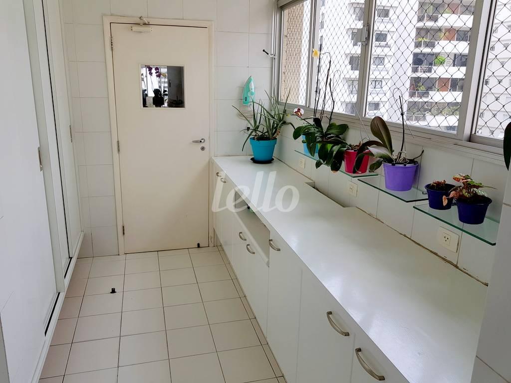 ÁREA DE SERVIÇO de Apartamento à venda, Padrão com 95 m², 3 quartos e 2 vagas em Jardins - São Paulo