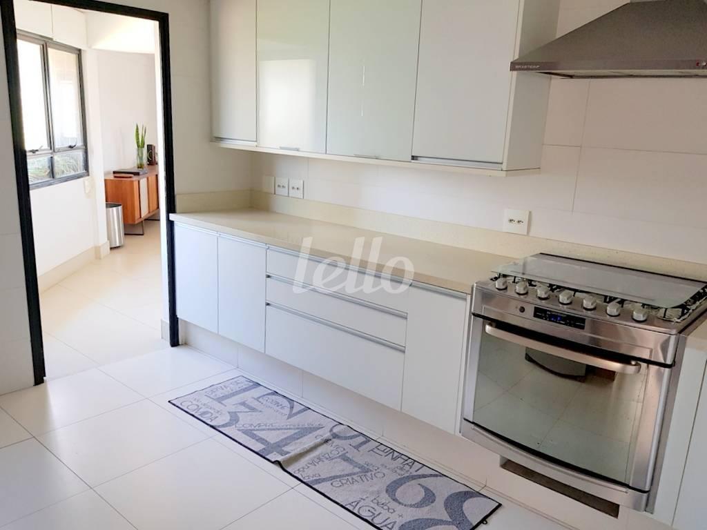 COZINHA de Apartamento à venda, Padrão com 309 m², 4 quartos e 4 vagas em Campo Belo - São Paulo
