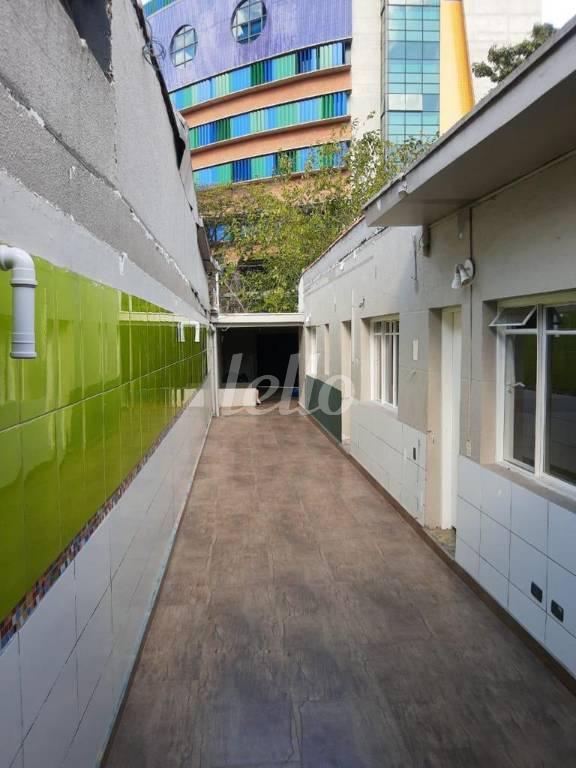 CORREDOR de Casa para alugar, térrea com 200 m², e 4 vagas em Vila Uberabinha - São Paulo