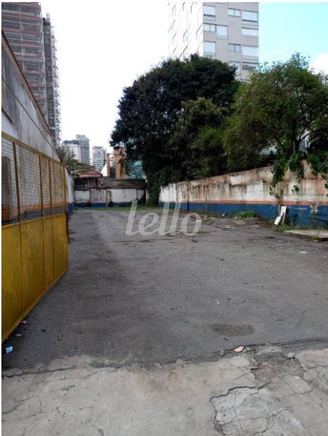 TERRENO de Área / Terreno à venda, Padrão com 400 m², e em Vila Olímpia - São Paulo