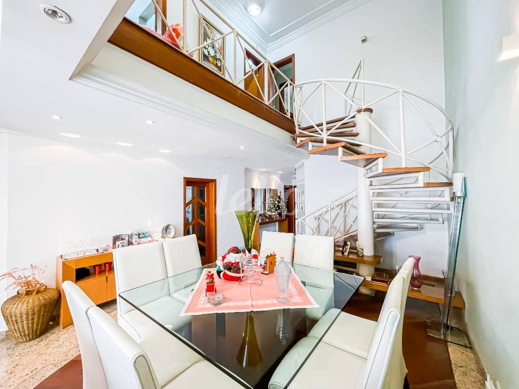 SALA DOIS AMBIENTES de Casa à venda, sobrado com 387 m², 4 quartos e 6 vagas em Vila Lúcia - São Paulo
