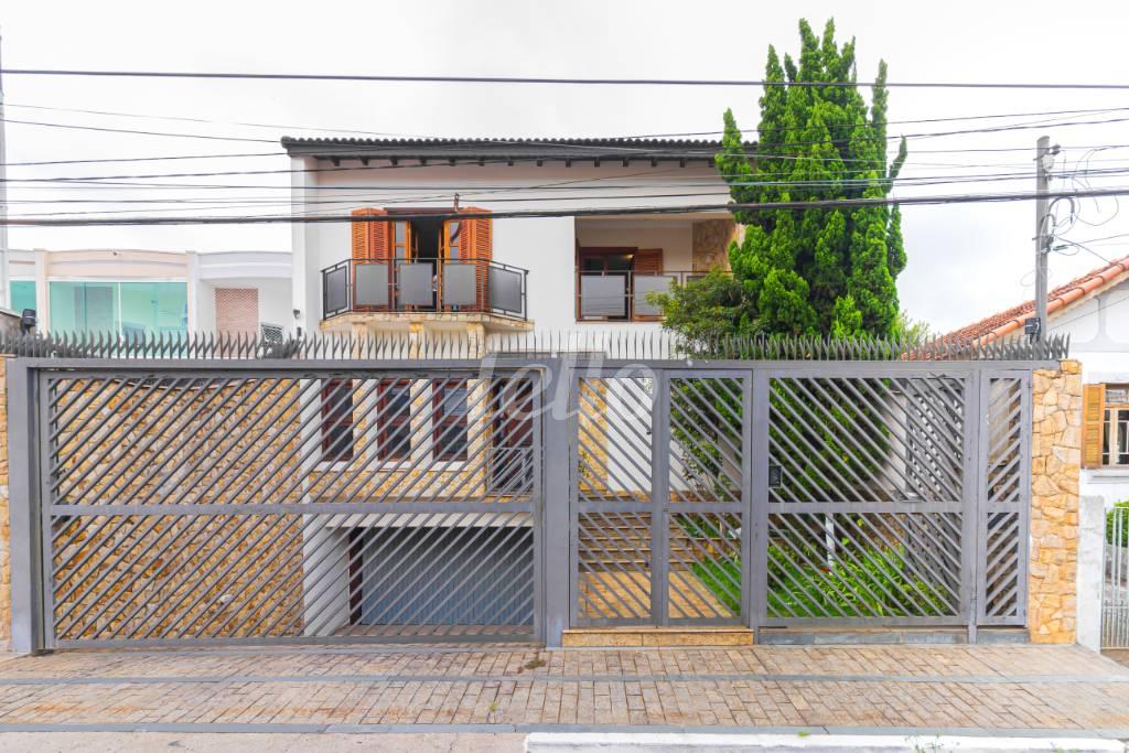 FACHADA de Casa à venda, sobrado com 387 m², 4 quartos e 6 vagas em Vila Lúcia - São Paulo