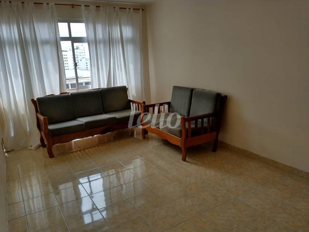 SALA de Apartamento à venda, Padrão com 80 m², 2 quartos e 1 vaga em Vila Nova Conceição - São Paulo