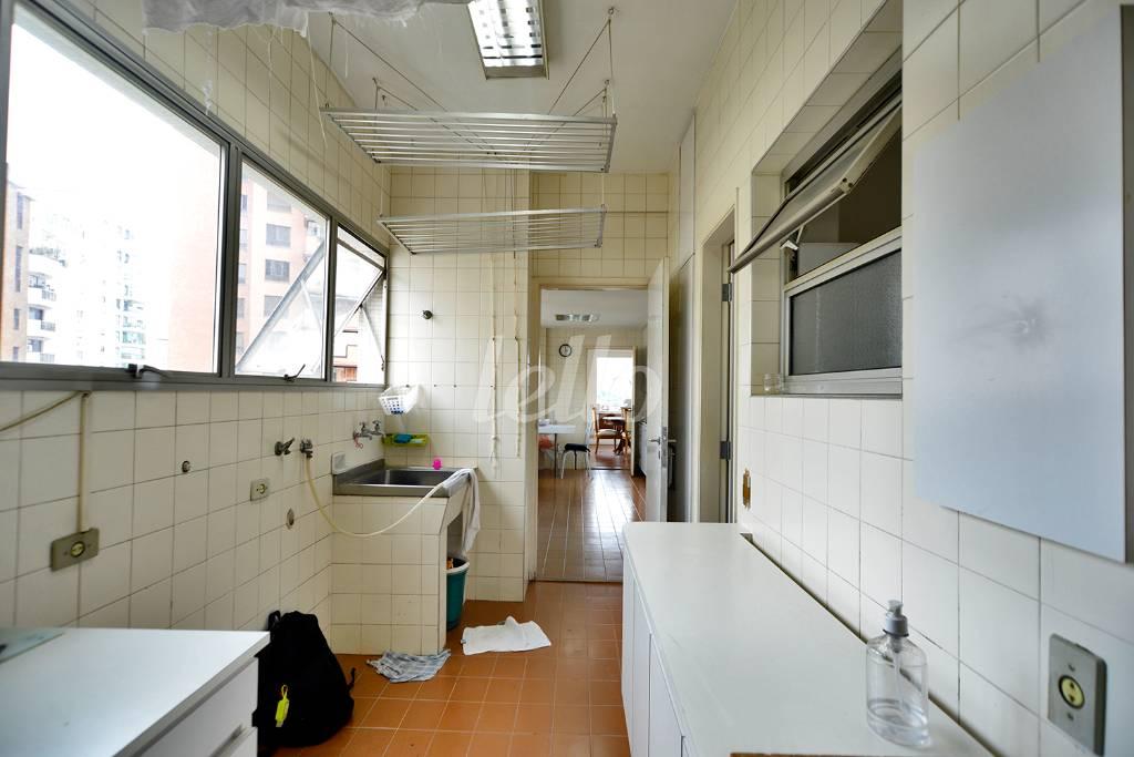 ÁREA DE SERVIÇO de Apartamento à venda, Padrão com 200 m², 3 quartos e em Higienópolis - São Paulo