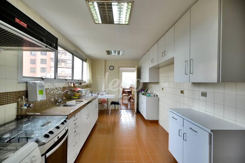 COZINHA de Apartamento à venda, Padrão com 200 m², 3 quartos e em Higienópolis - São Paulo