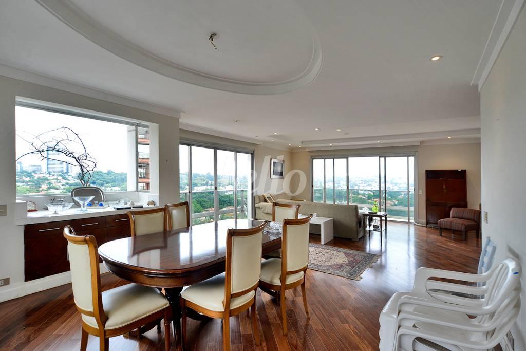 SALA DOIS AMBIENTES de Apartamento à venda, Padrão com 200 m², 3 quartos e em Higienópolis - São Paulo