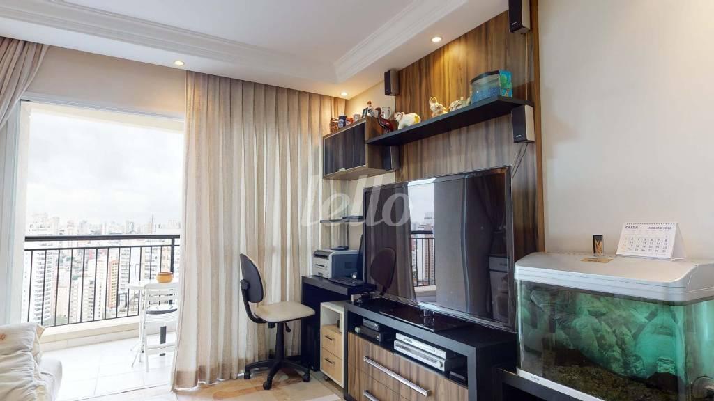 LIVING de Apartamento à venda, Padrão com 87 m², 2 quartos e 2 vagas em Vila Gumercindo - São Paulo