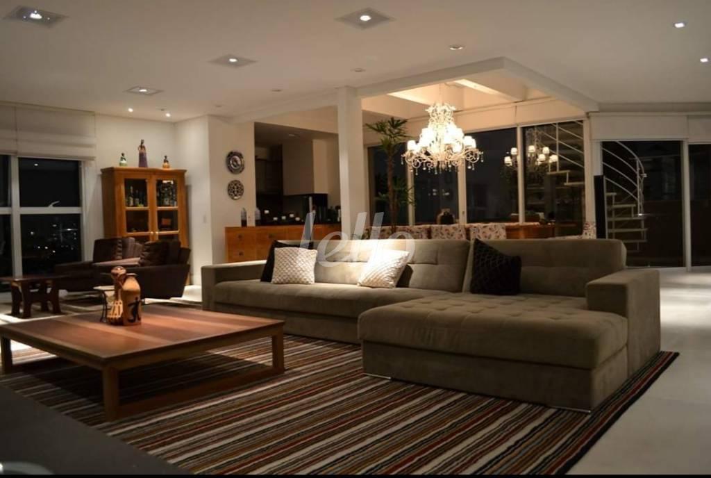 SALA DE ESTAR de Apartamento à venda, cobertura - Padrão com 408 m², 4 quartos e 4 vagas em Campestre - Santo André