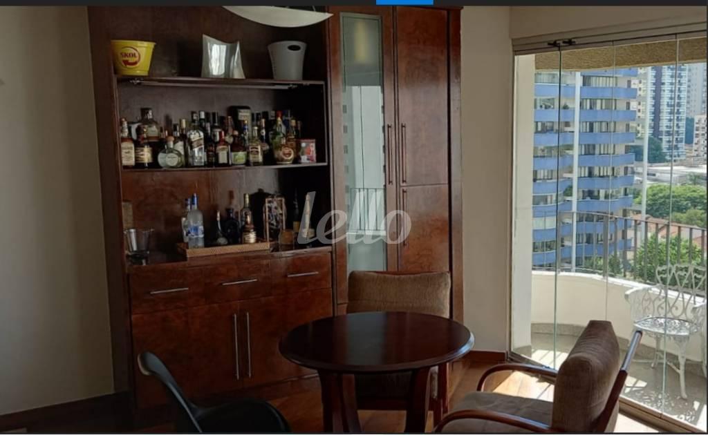 LIVING de Apartamento à venda, Padrão com 220 m², 4 quartos e 3 vagas em Jardim Paulista - São Paulo
