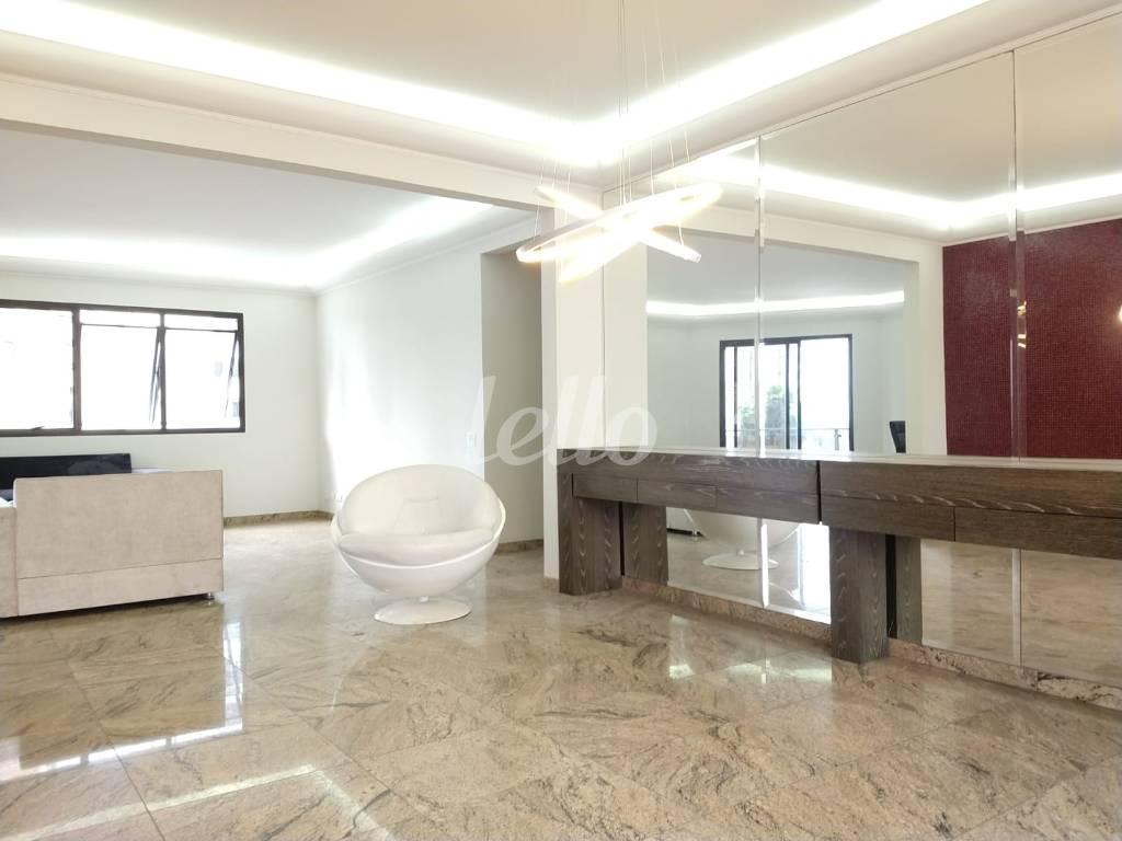SALA COM AMPLOS AMBIENTES de Apartamento à venda, Padrão com 346 m², 3 quartos e 4 vagas em Tatuapé - São Paulo