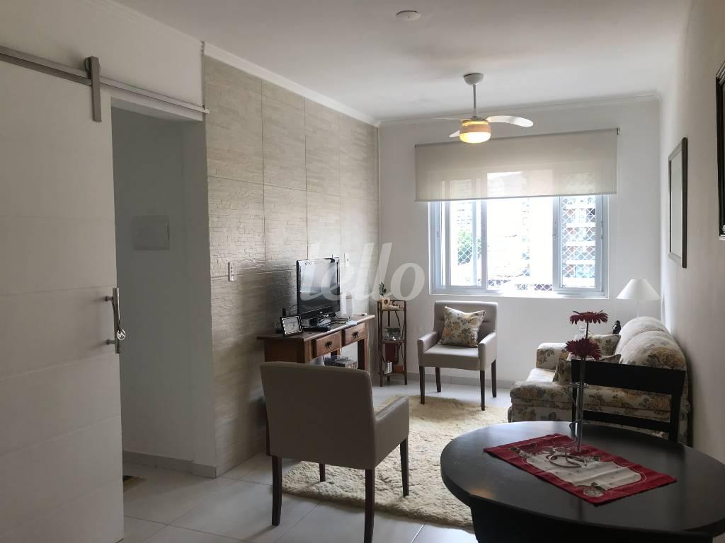 SALA DOIS AMBIENTES de Apartamento à venda, Padrão com 47 m², 1 quarto e 1 vaga em Itaim Bibi - São Paulo