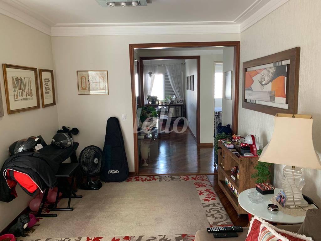 LIVING de Apartamento à venda, Padrão com 135 m², 4 quartos e 2 vagas em Vila Clementino - São Paulo