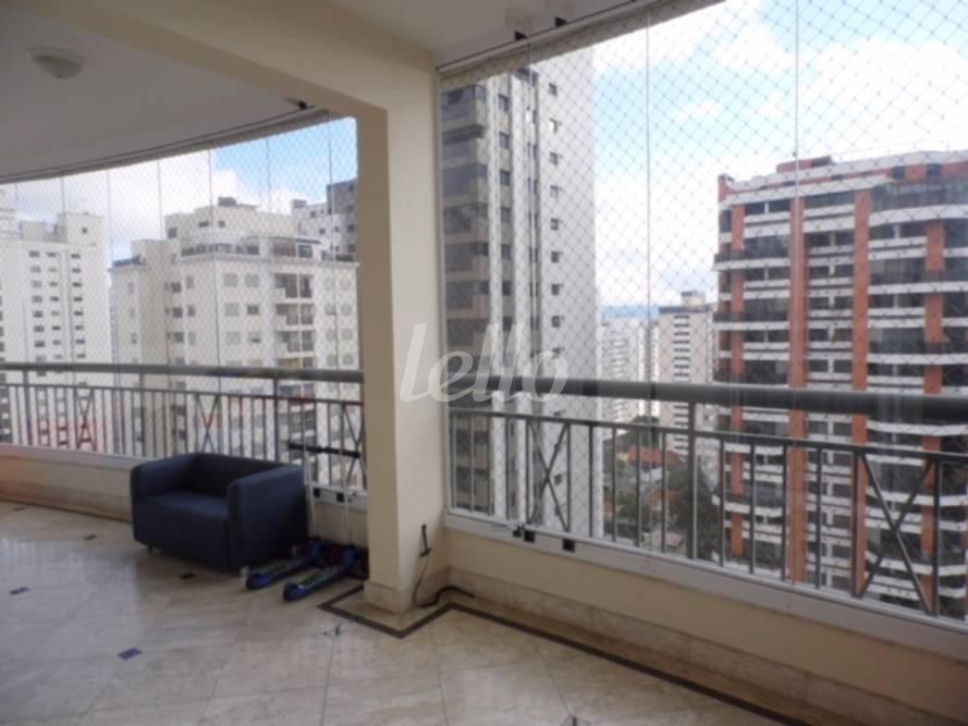 VARANDA de Apartamento à venda, Padrão com 180 m², 3 quartos e 4 vagas em Vila Pompeia - São Paulo