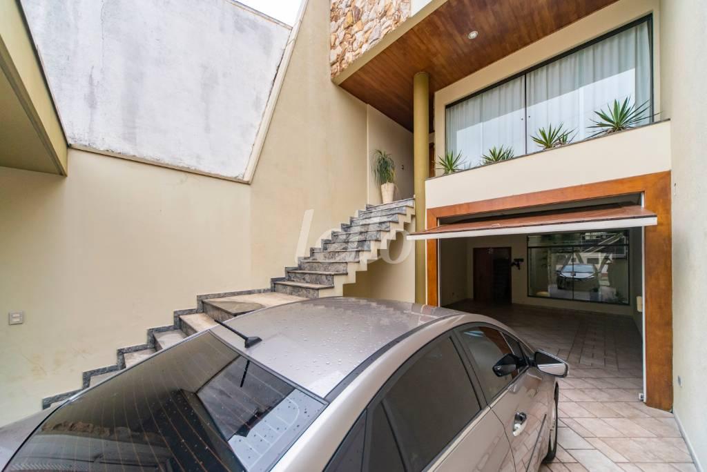 GARAGEM de Casa à venda, sobrado com 312 m², 4 quartos e 3 vagas em Vila Alzira - Santo André