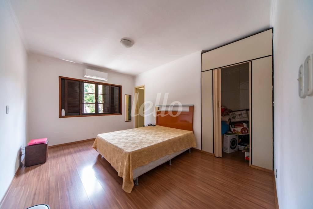 SUÍTE 1 de Casa à venda, sobrado com 332 m², 4 quartos e 4 vagas em Jardim - Santo André