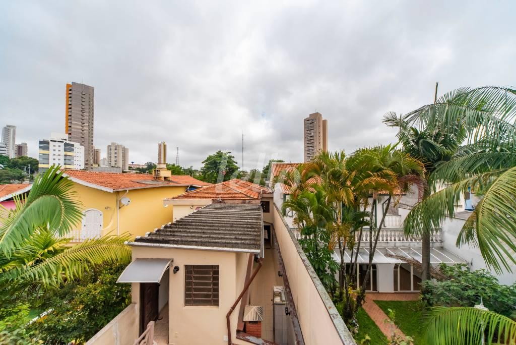 VISTA DA VARANDA DOS FUNDOS de Casa à venda, sobrado com 332 m², 4 quartos e 4 vagas em Jardim - Santo André