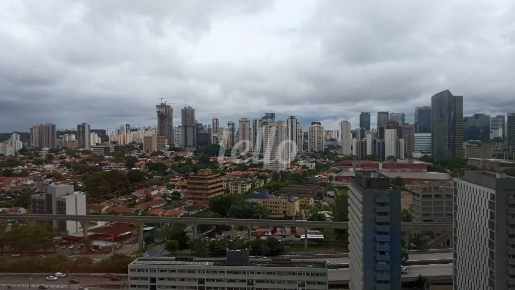 VISTA DA SALA FUNDOS de Sala / Conjunto para alugar, Padrão com 260 m², e 8 vagas em Cidade Monções - São Paulo