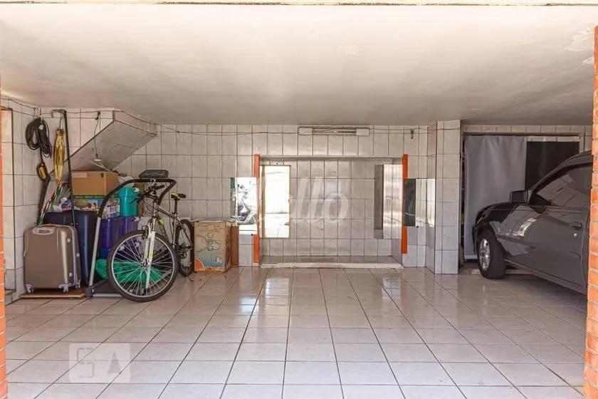 GARAGEM de Casa à venda, térrea com 210 m², 4 quartos e 2 vagas em Vila Nair - São Paulo