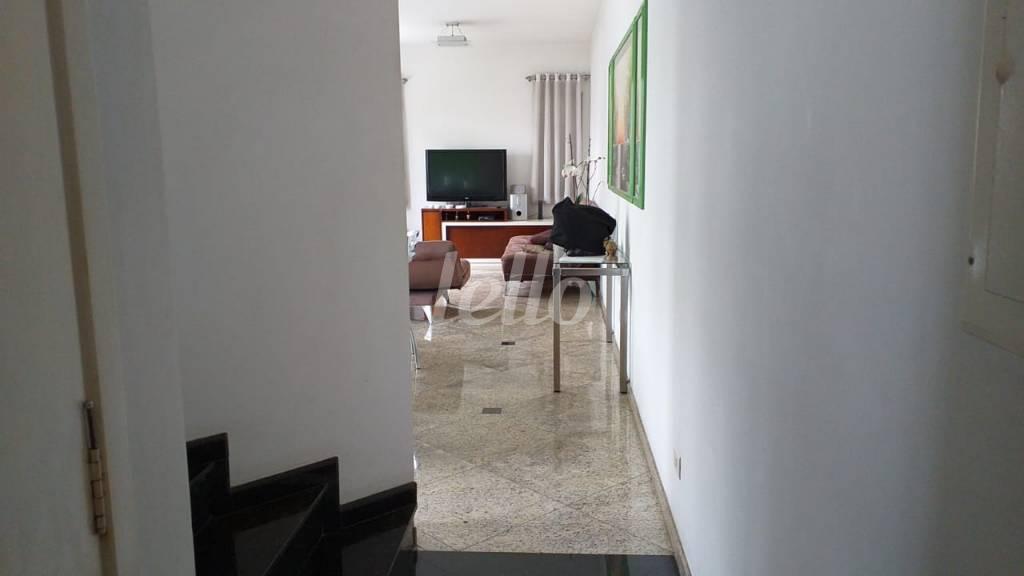 ESCADAS de Casa à venda, sobrado com 180 m², 3 quartos e 4 vagas em Vila Santa Clara - São Paulo