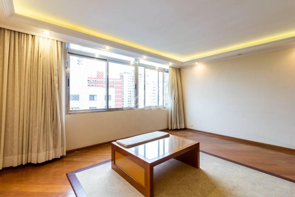 SALA de Apartamento à venda, Padrão com 140 m², 3 quartos e 1 vaga em Perdizes - São Paulo
