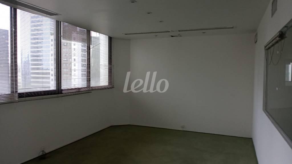 SALA 1 de Sala / Conjunto à venda, Padrão com 254 m², e 5 vagas em Cidade Monções - São Paulo