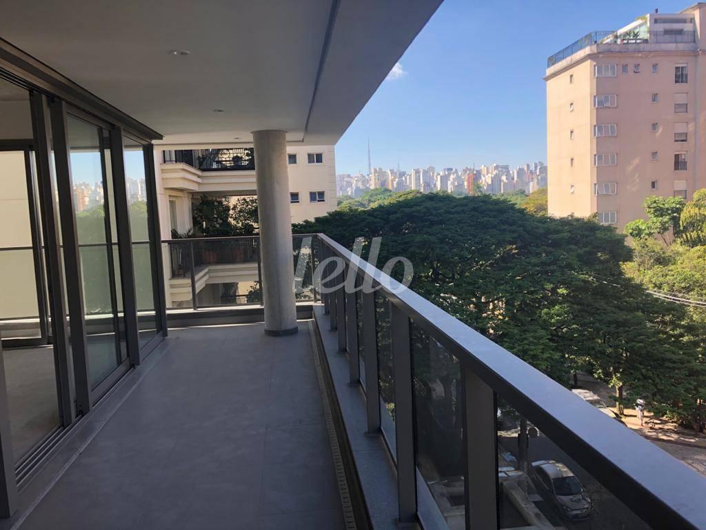 VARANDA de Apartamento à venda, Padrão com 315 m², 3 quartos e 4 vagas em Jardim Paulista - São Paulo