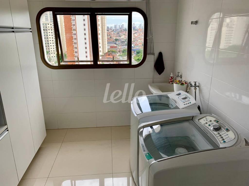 ÁREA DE SERVIÇO de Apartamento à venda, Padrão com 215 m², 3 quartos e 4 vagas em Jardim Avelino - São Paulo