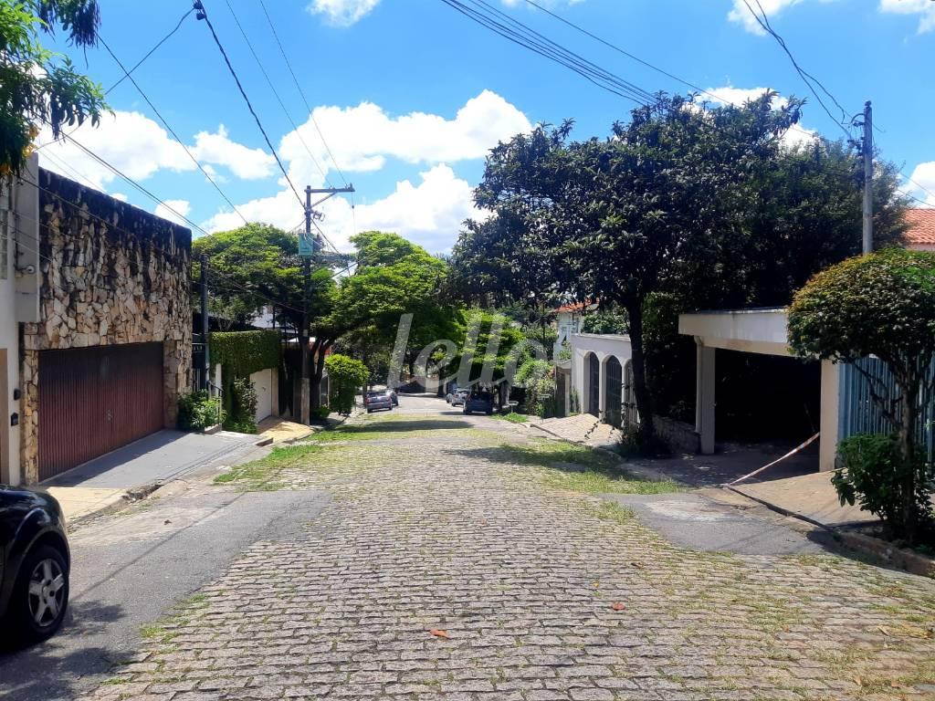 FOTO EXTERNA de Casa para alugar, sobrado com 280 m², 5 quartos e 4 vagas em Sumaré - São Paulo