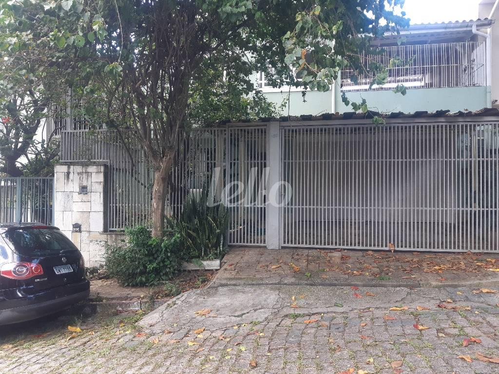 FACHADA de Casa para alugar, sobrado com 280 m², 5 quartos e 4 vagas em Sumaré - São Paulo