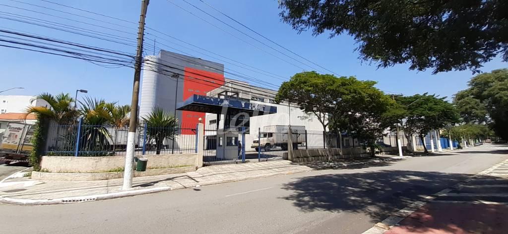 FACHADA de Galpão/Armazém para alugar, Padrão com 9370 m², e 10 vagas em Pari - São Paulo
