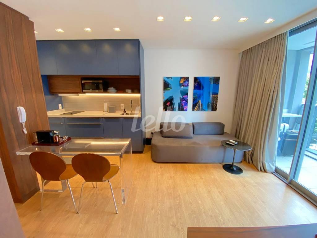 LIVING de Apartamento à venda, Padrão com 40 m², 1 quarto e 1 vaga em Pinheiros - São Paulo