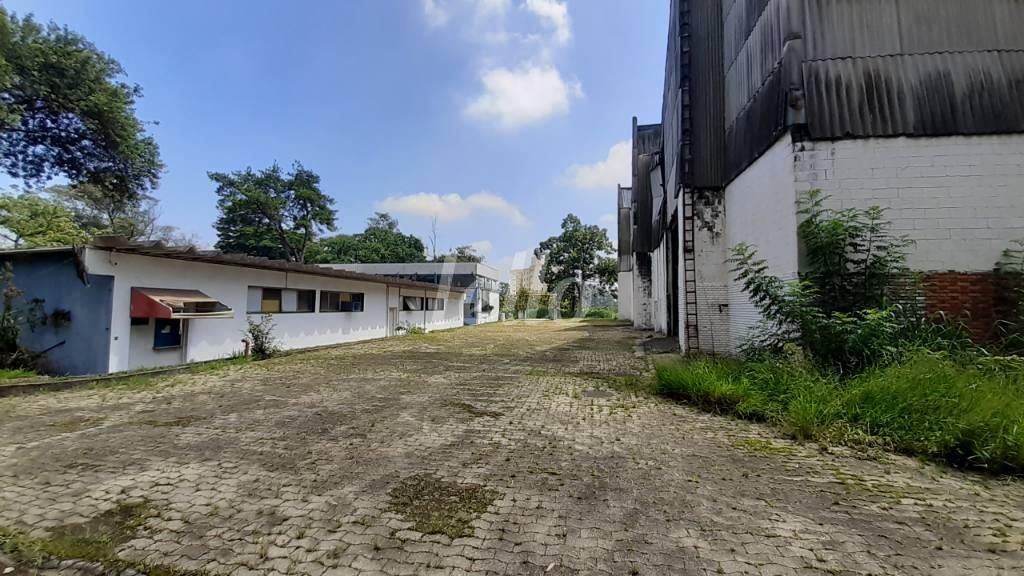 ÁREA EXTERNA de Galpão/Armazém para alugar, Padrão com 17000 m², e 10 vagas em Cangaiba - São Paulo