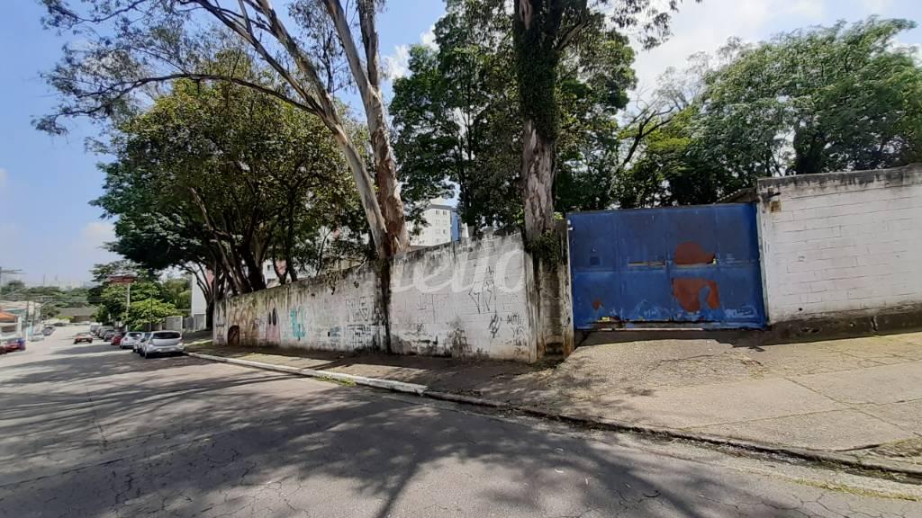 FACHADA de Galpão/Armazém para alugar, Padrão com 17000 m², e 10 vagas em Cangaiba - São Paulo