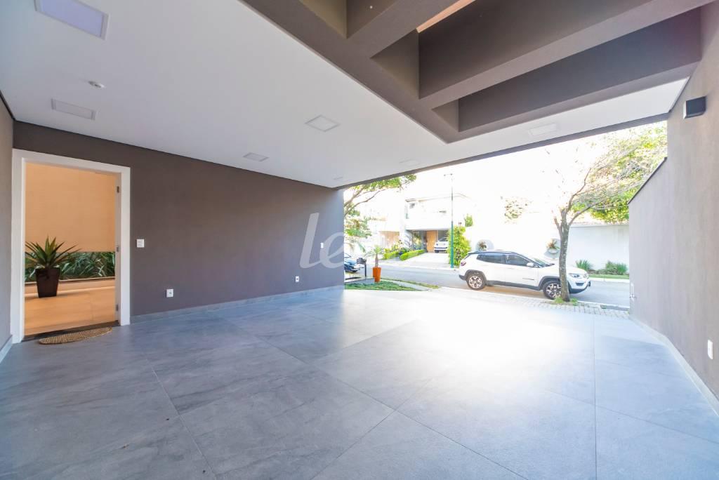 GARAGEM de Casa à venda, sobrado com 420 m², 4 quartos e 4 vagas em Cerâmica - São Caetano do Sul